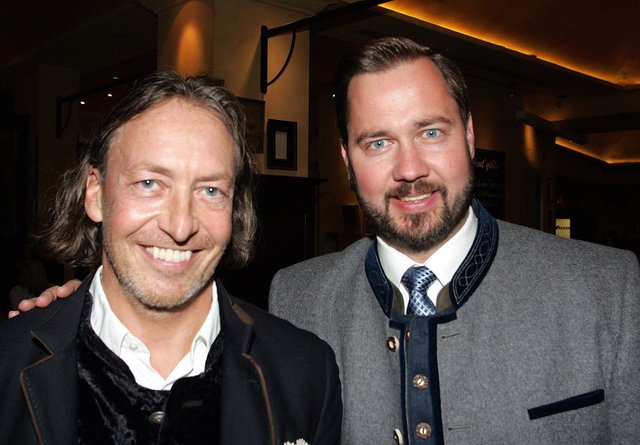 Bratwurst-Röslein-Wirt Thomas Förster (l.) mit CSU-Landtagskandidat Jochen Kohler. | Foto: J. König