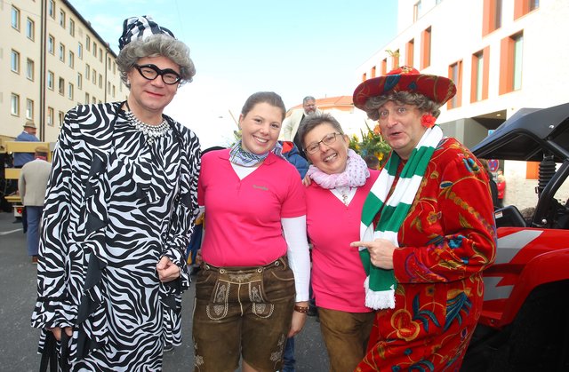 09.10.2016 --- Fränkischer Erntedankfestumzug 2016 - Freches Gemüse - Frische Früchte - Kalendermodels beim Kärwazug 2016  --- Foto: Sport-/Pressefoto Jürgen Rauh --- | Foto: J.Rauh