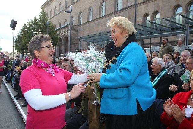 09.10.2016 --- Fränkischer Erntedankfestumzug 2016 - Freches Gemüse - Frische Früchte - Kalendermodels beim Kärwazug 2016  --- Foto: Sport-/Pressefoto Jürgen Rauh --- | Foto: J.Rauh