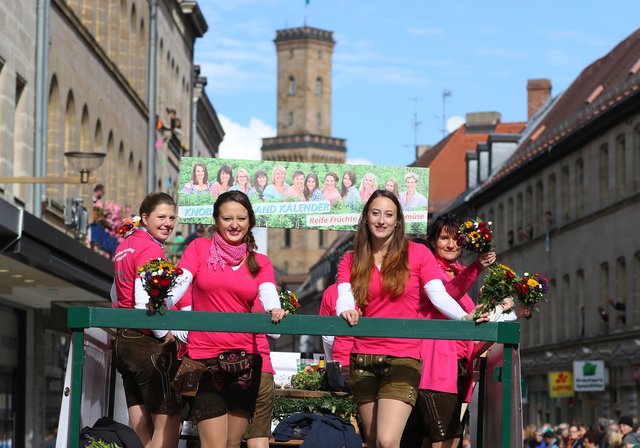 09.10.2016 --- Fränkischer Erntedankfestumzug 2016 - Freches Gemüse - Frische Früchte - Kalendermodels beim Kärwazug 2016  --- Foto: Sport-/Pressefoto Jürgen Rauh --- | Foto: J.Rauh