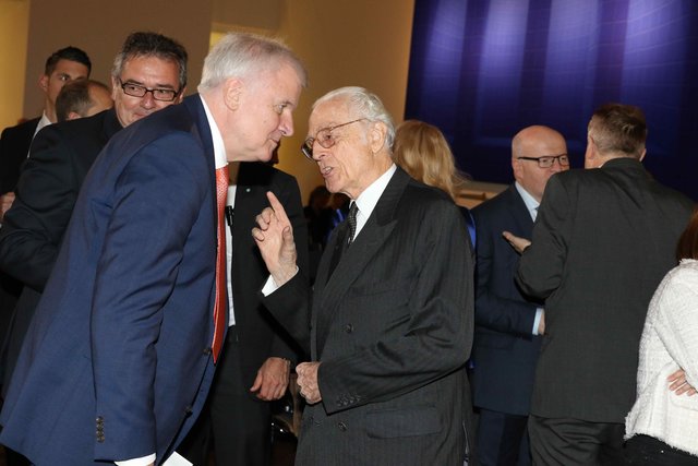 Horst Seehofer im Gespräch mit Franz Herzog von Bayern. | Foto: bayernpress