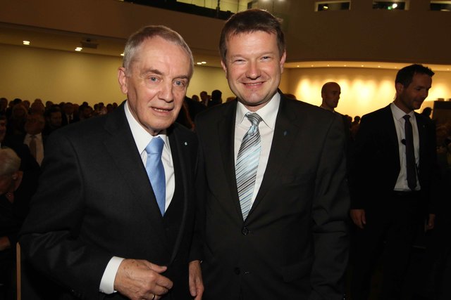 Hans-Peter Schmidt (r.), Honorarkonsul der tschechischen Republik, und Martin Kastler, Hanns-Seidel-Stiftung in Prag. | Foto: bayernpress