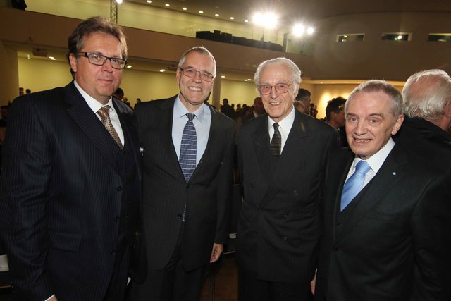 Dr. Richard Loibl, Direktor des Hauses der Bayerischen Geschichte, GNM-Generaldirektor Prof. Dr. Ulrich Großmann, S.K.H. Herzog Franz von Bayern und Hans-Peter Schmidt (v.l.), Stifungsratsvorsitzender. | Foto: bayernpress