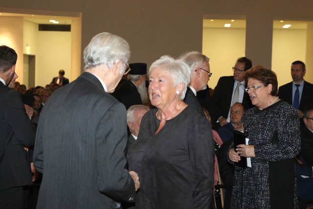 Bundesministerin a.D. Renate Schmidt im Gespräch mit S.K.H. Herzog Franz von Bayern. | Foto: bayernpress