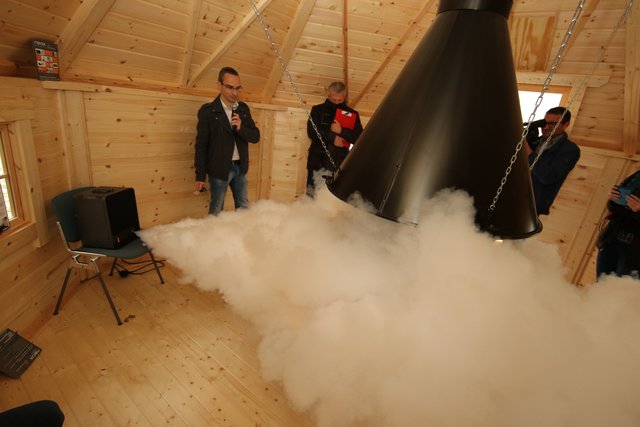 Messepark - Präsentation Einbruchpräventation: Die Rauchbombe gegen Einbrecher. | Foto: Udo Dreier