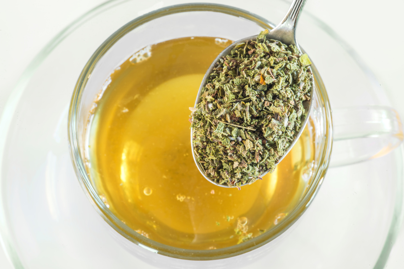 Tee mit dem Inhaltsstoffen der Cistrose kann auf vielfältige Weise zubereitet werden. ©hjschneider/Fotolia.com