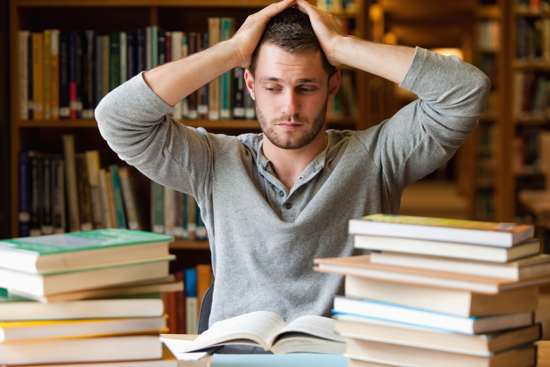 Viel Lernstoff und Prüfungsstress – der Studien-alltag kann belasten: „Boost your brain“ hilft, Konzentration und Leistungsfähigkeit auf gesunde Art und Weise zu steigern.