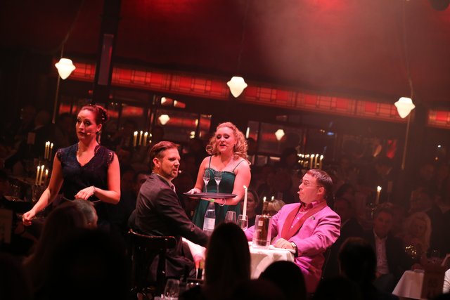    Foto: Udo Dreier - 05.11.2016 - Nürnberg -   Premiere Alexander Herrmann Palazzo - Die aufregende Dinner-Show im Spiegelpalast - Spielzeit 2016 bis 2017 - www.palazzo.org | Foto: © bayernpress/Udo Dreier