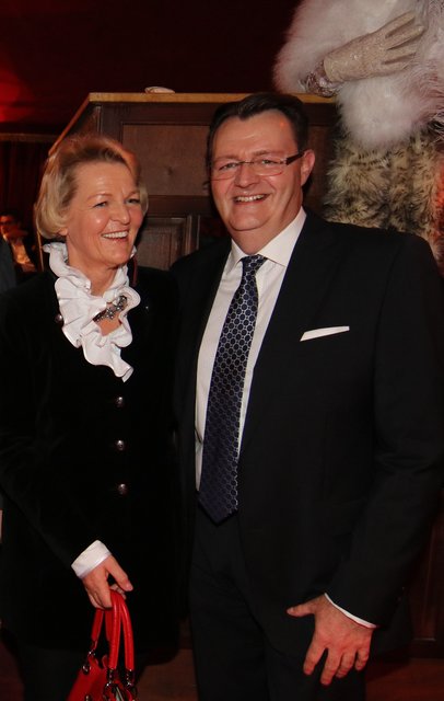 CSU-Bundestagsabgeordneter Michael Frieser mit Ehefrau Stefanie (Kniggecoaching). | Foto: © bayernpress/Udo Dreier