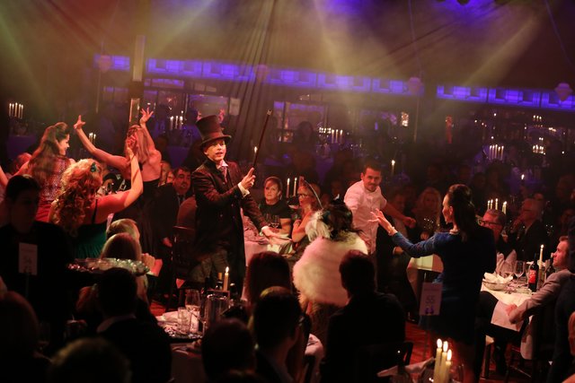    Foto: Udo Dreier - 05.11.2016 - Nürnberg -   Premiere Alexander Herrmann Palazzo - Die aufregende Dinner-Show im Spiegelpalast - Spielzeit 2016 bis 2017 - www.palazzo.org | Foto: © bayernpress/Udo Dreier