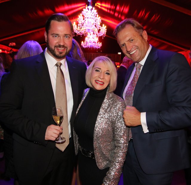Jochen Kohler (l.), MCN, Georg Sorger, Stadtreklame, und 
Dagmar Munk, Breuninger. | Foto: © bayernpress/Udo Dreier