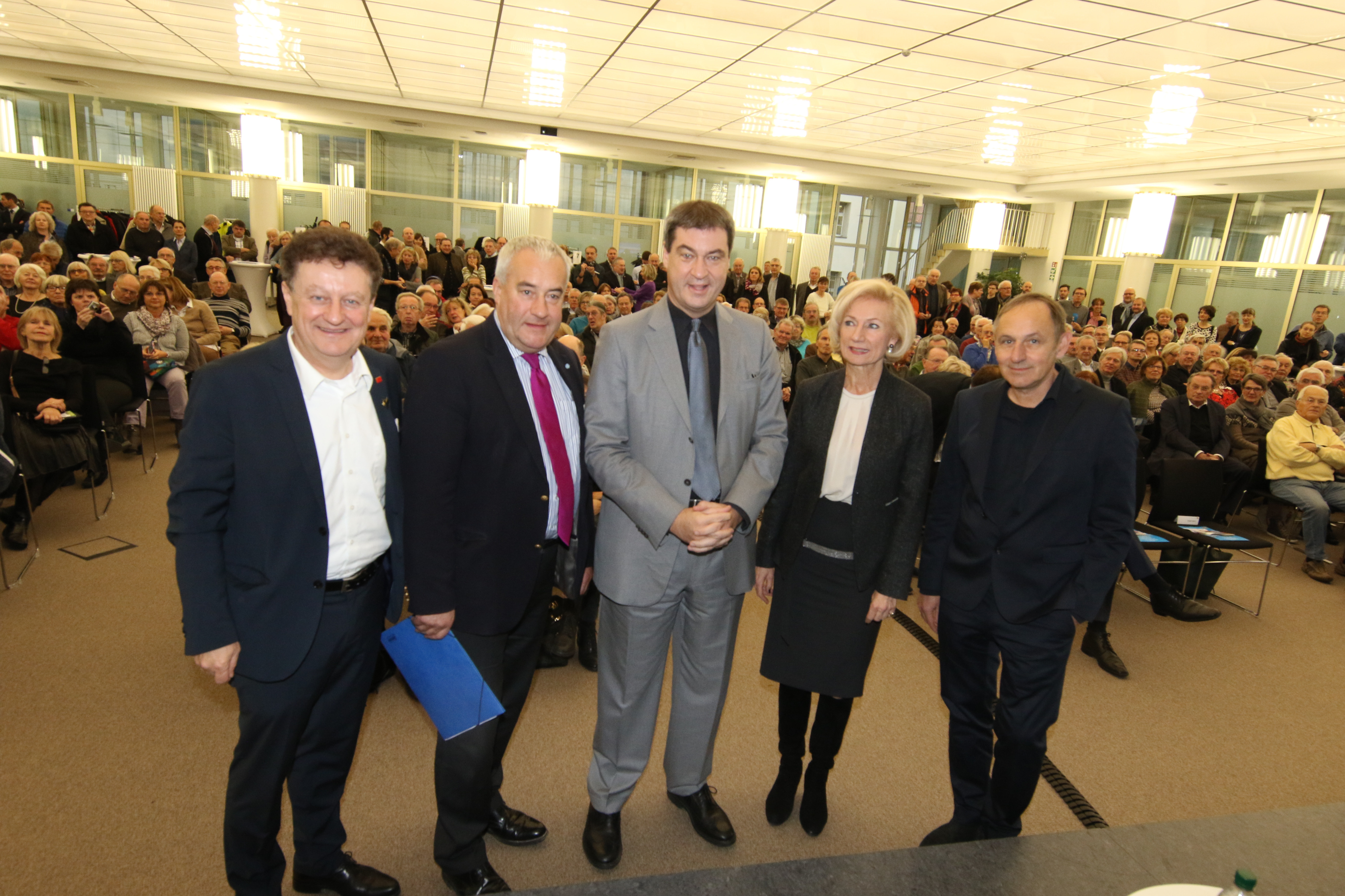 Im Heimatministerium (v.l.): Prof. Dr. Wolfgang M. Heckl, Kultusminister Dr. Ludwig Spaenle, Finanz- und Heimatminister Dr. Markus Söder, Kulturreferentin der Stadt Nürnberg Prof. Dr. Lehner und Architekt Volker Staab.