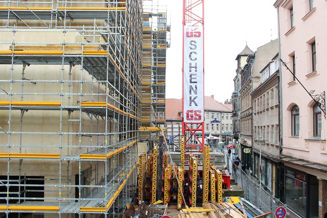 Das Ludwig-Erhard-Haus, bestehend aus den Neubau und dem gegenüber liegenden Geburtshaus, nimmt klare Konturen an. | Foto: tom