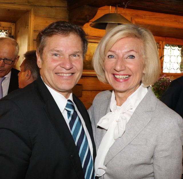 Kulturreferentin Prof. Dr. Julia Lehner mit Landtagsabgeordneten Hermann Imhof. | Foto: J. König