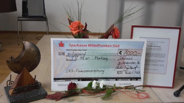 SPD-Kulturpreis: Wander-Trophäe - Scheck - Urkunde