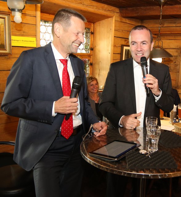 EVP Fraktions-Chef Manfred Weber (r.), stellte sich den Fragen von Moderator Martin Wagner, BR-Hörfunkdirektor. | Foto: J. König