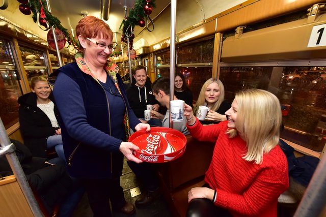 Wenn man sich in der Frankenmetropole auf Weihnachten einstimmt, dürfen auch die Glühweinfahrten der VAG nicht fehlen. Sie starten nahezu zeitgleich mit dem Christkindlesmarkt am Freitag, 25. November 2016. | Foto: VAG / Claus Felix