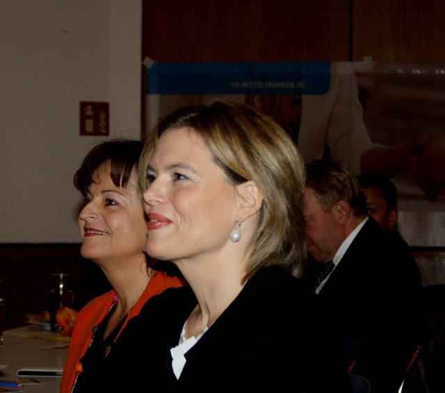 Zwei Politikerinnen, die sich verstehen.