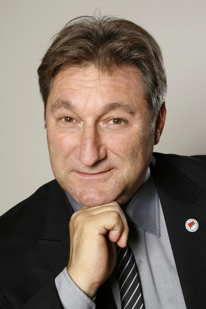 Robert Gattenlöhner, Parteichef der ,,Partei für Franken - Die Franken", schäumt vor Wut über die Behandllung der fränkischen Hochwasseropfer.