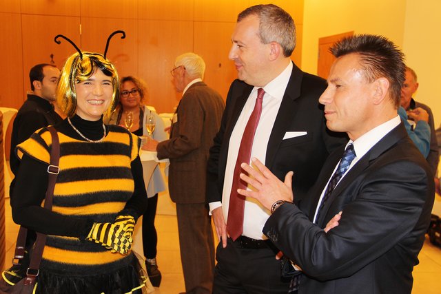 „Schulbiene“ Ilona Munique im Gespräch mit Stefan Schindler (M.) und Thomas Lang. | Foto: tom