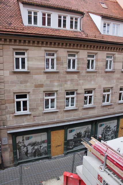 Zusammen mit dem gegenüberliegenden Neubau bildet das Geburtshaus von Ludwig Erhard das neue Forschungs-, Begegnungs- und Dokumentationszentrum. Foto: Ebersberger