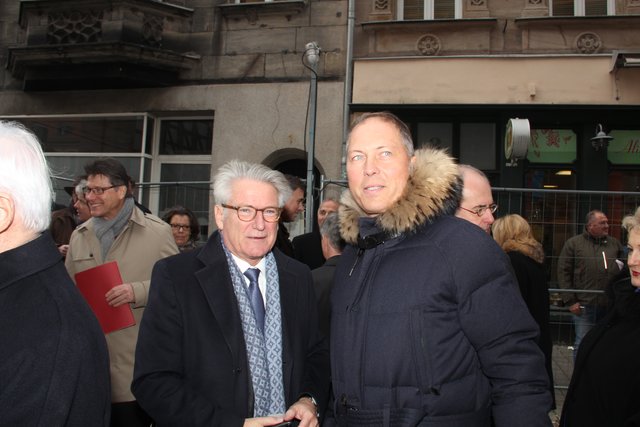 Zahllose Prominente aus Politik und Wirtschaft kamen zum Richtfest für das Ludwig-Erhard-Zentrum in Fürth. Foto: John R. Braun