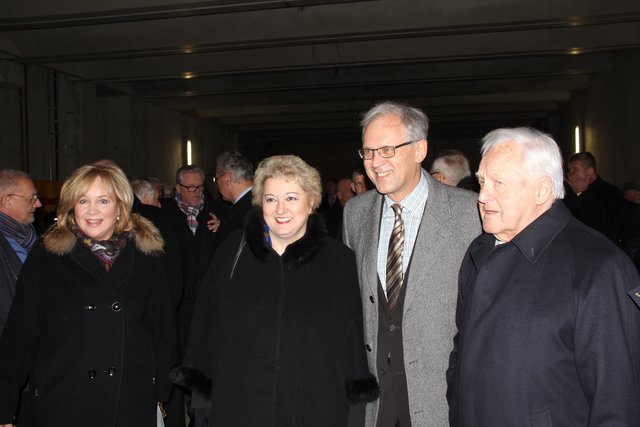 Zahllose Prominente aus Politik und Wirtschaft kamen zum Richtfest für das Ludwig-Erhard-Zentrum in Fürth. Foto: John R. Braun