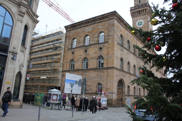 Zahllose Prominente aus Politik und Wirtschaft kamen zum Richtfest für das Ludwig-Erhard-Zentrum in Fürth. Foto: Ebersberger