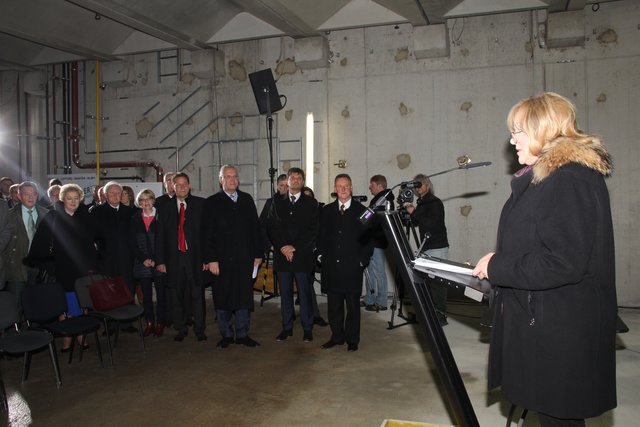 Zahllose Prominente aus Politik und Wirtschaft kamen zum Richtfest für das Ludwig-Erhard-Zentrum in Fürth. Foto: John R. Braun