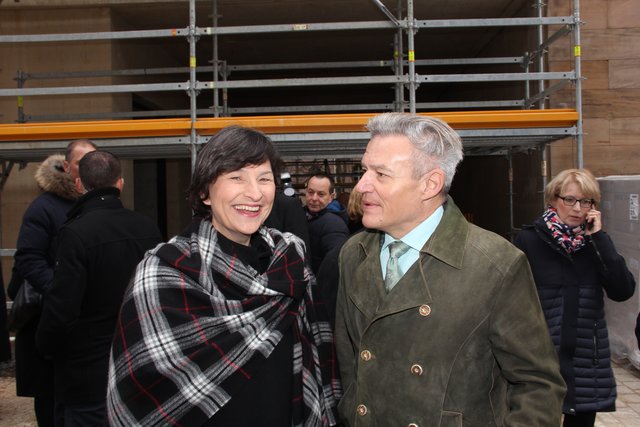 Zahllose Prominente aus Politik und Wirtschaft kamen zum Richtfest für das Ludwig-Erhard-Zentrum in Fürth. Foto: John R. Braun