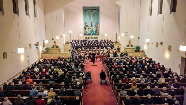 Alle am Konzert Beteiligte in der gut besuchten St. Bonifatius in Röthenbach an der Pegnitz (Foto: privat)