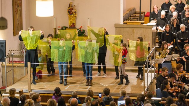 Die Schöpfung wird tänzerisch begleitet (Foto: privat)