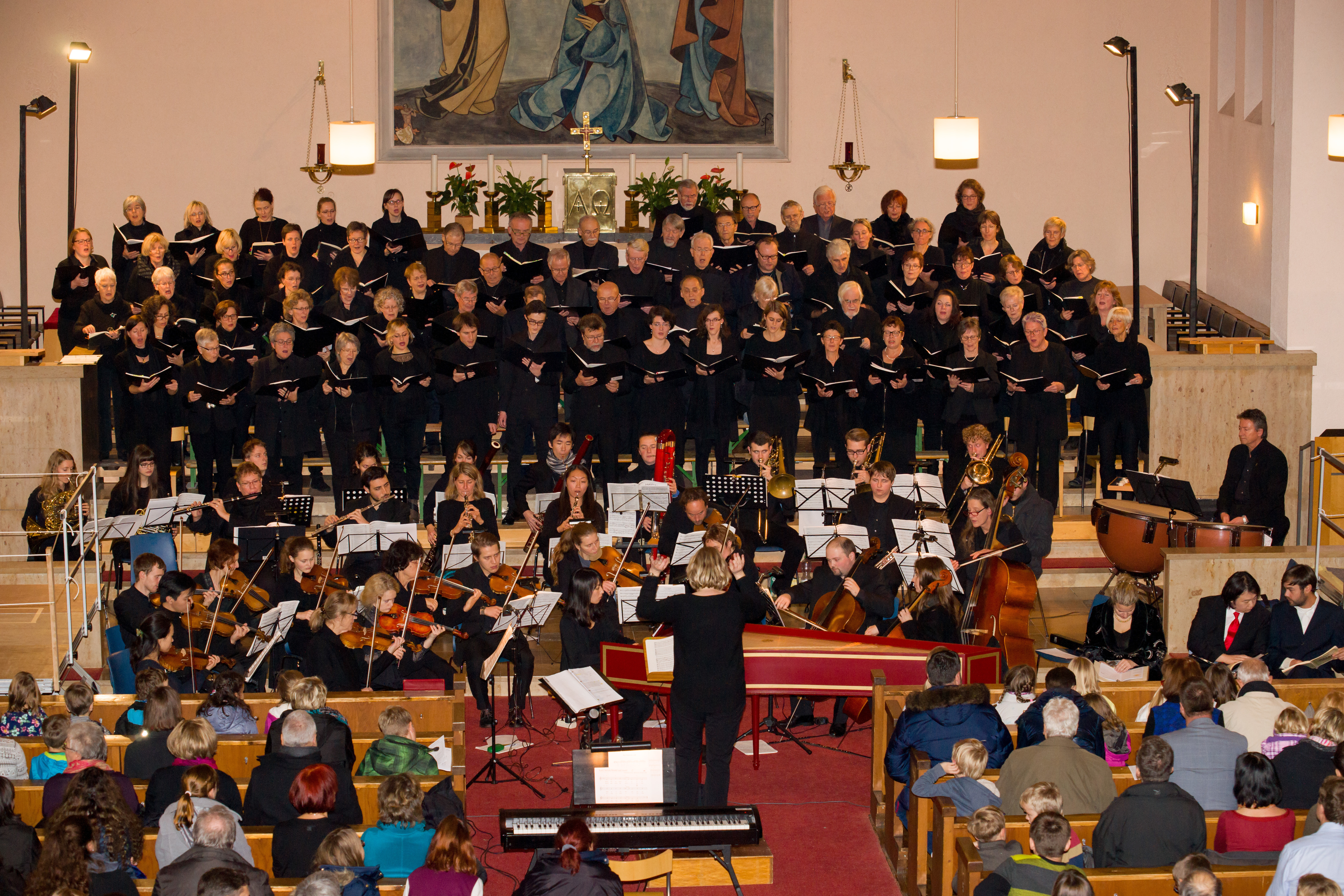 Der Dehnberger Hof Chor zusammen mit dem Orchester und Dirigentin Heike Henning (Foto: privat)