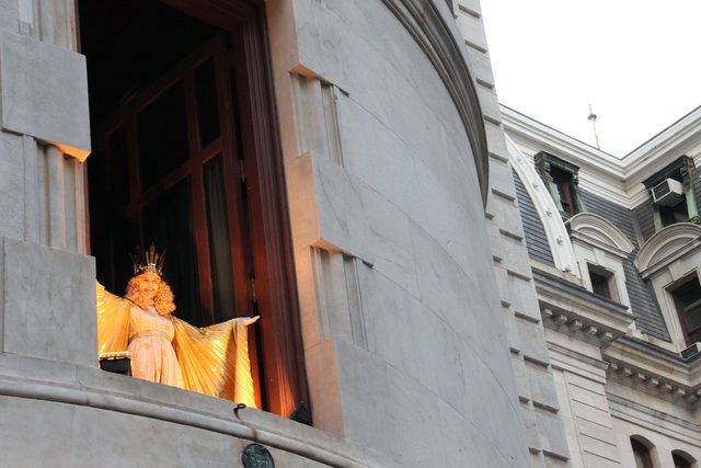 Das Christkind beim Sprechen des Prologs in Philadelphia.
