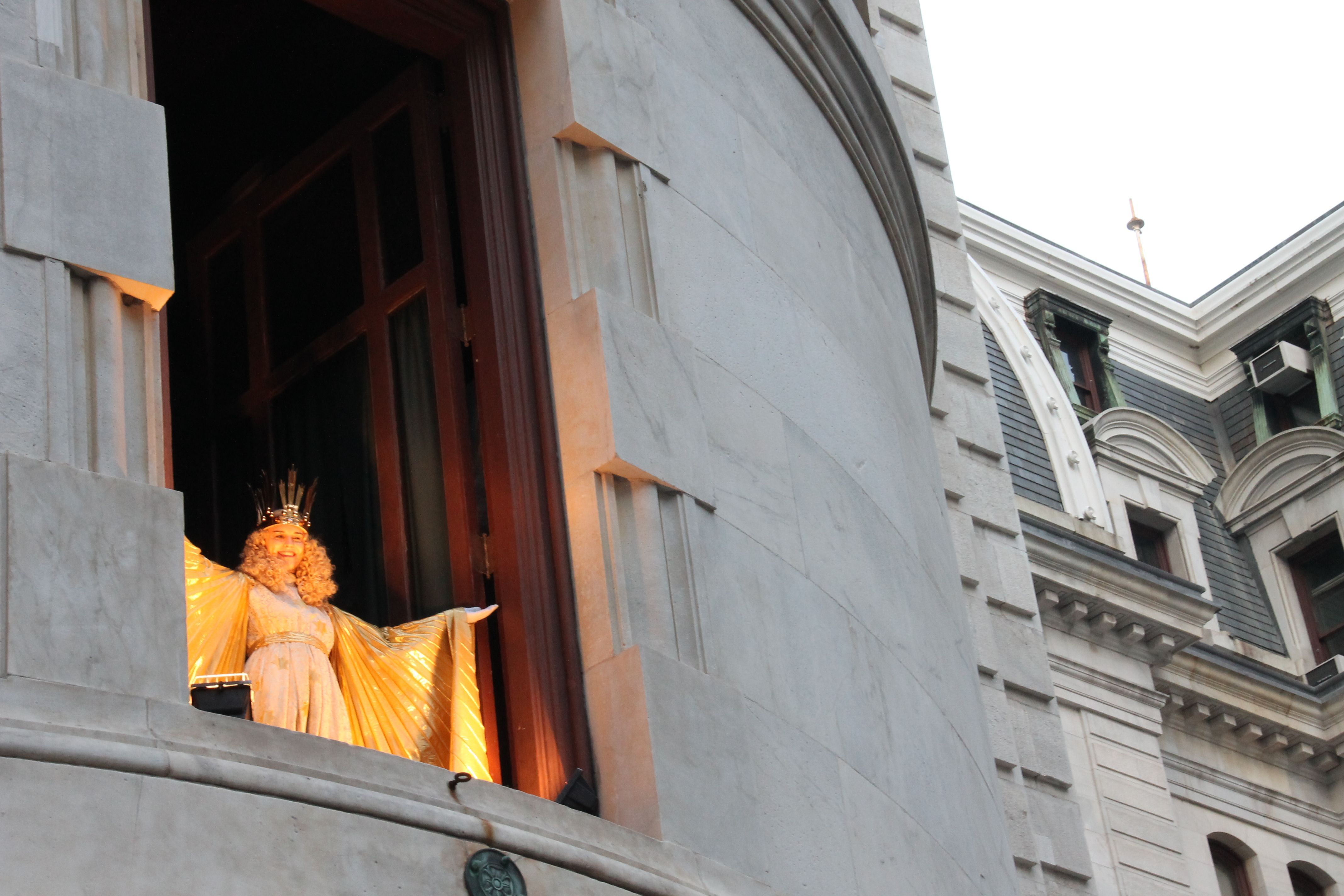 Das Christkind beim Sprechen des Prologs in Philadelphia.