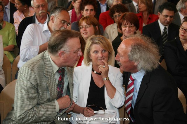 Dr. Peter Schönlein mit Familie Horst Schmidbauer.