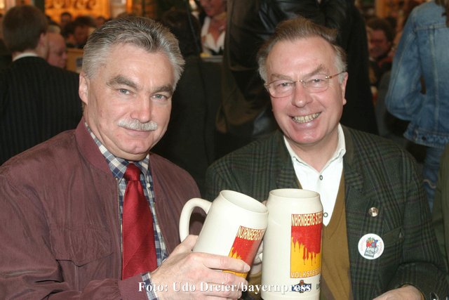 Gerhard Hauptmannl, Polizeipräsident für Mittelfranken, und Dr. Peter Schönlein (r.).