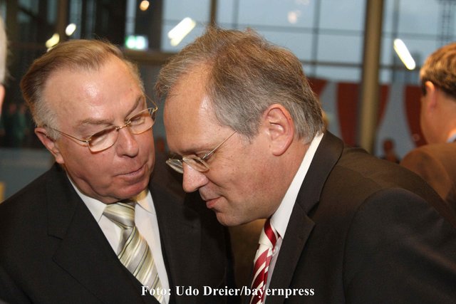 Bezirkstagspräsident Richard Bartsch und Nürnbergs früherer Oberbürgermeister Peter Schönlein.

Foto: bayernpress.com - 12.01.2011 -  Nuernberg - Neujahrsempfang der Stadt Nuernberg im Raum Bruessel bei der Nuernberg Messe -