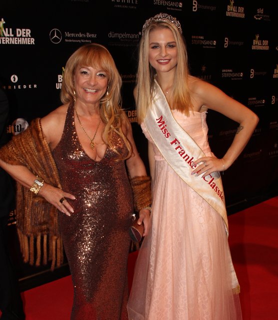 Modelady Dominic Armbrüster (l.) mit Miss Franken Classic Alicia. | Foto: © John R. Braun