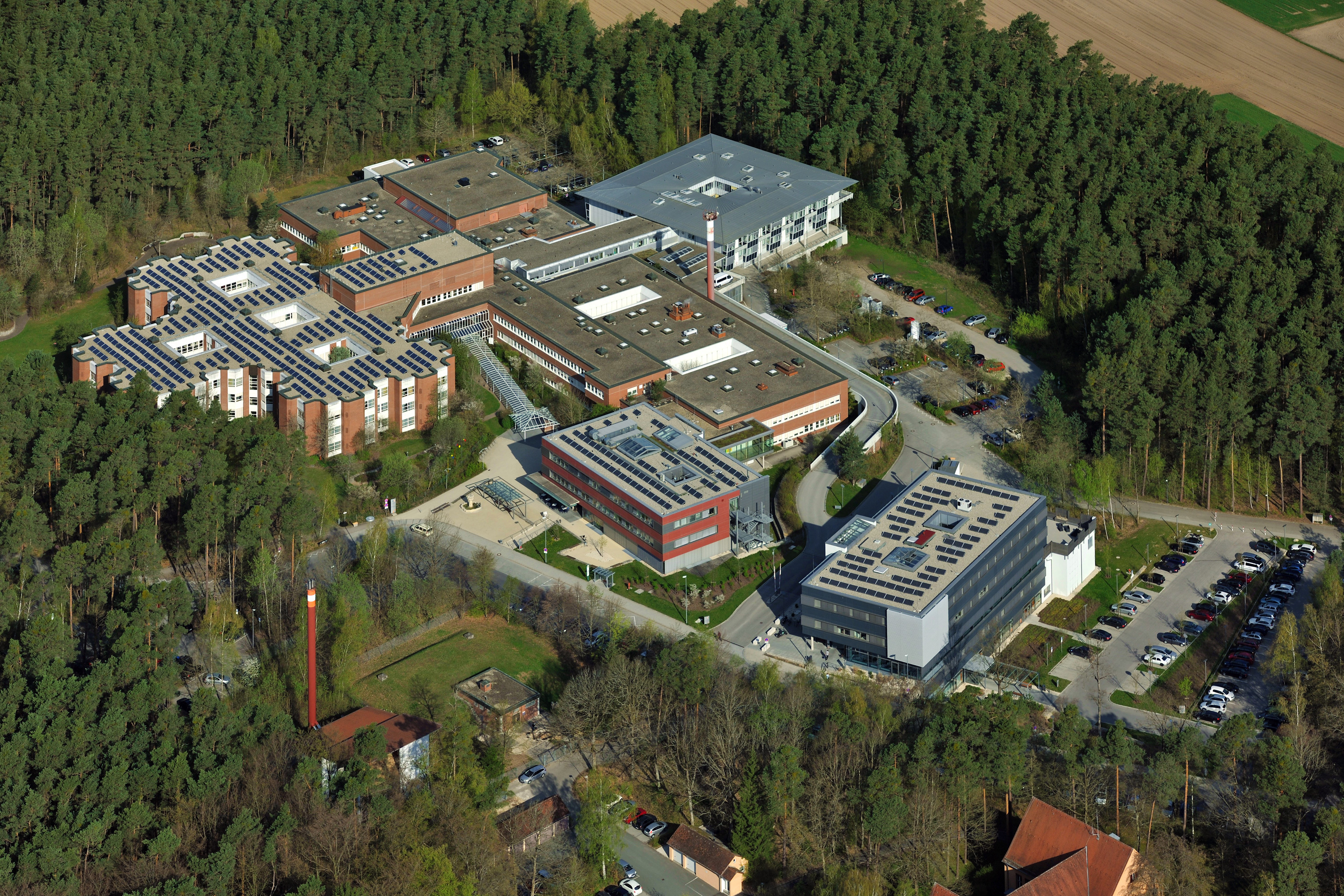 Erst durch die Luftaufnahme wird die Größe des Klinikareals sichtbar.