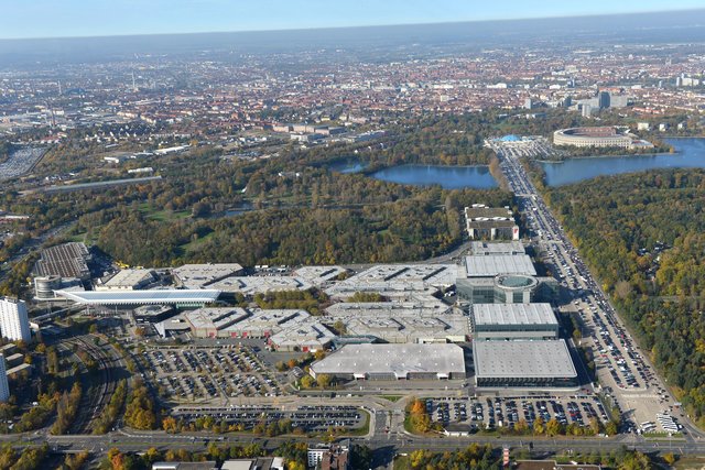 Das Luftbild zeigt die beeindruckende Größe des NürnbergMesse-Geländes. | Foto: © NM/Bischof & Broel