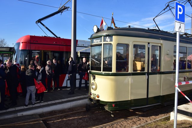 Auch historische Straßenbahnen waren zu Eröffnung unterwegs. | Foto: VAG/Claus Felix