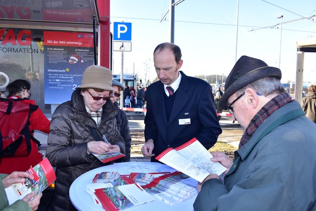 Infostand zur Eröffnung der Straßenbahnlinie 4 bis Am Wegfeld. | Foto: VAG/Claus Felix