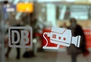 Bilder von insgesamt 188 Videokameras – doppelt so viele wie bisher - werden in die Wache der Bundespolizei und in die Bahnhofsbetriebszentrale der DB übertragen.