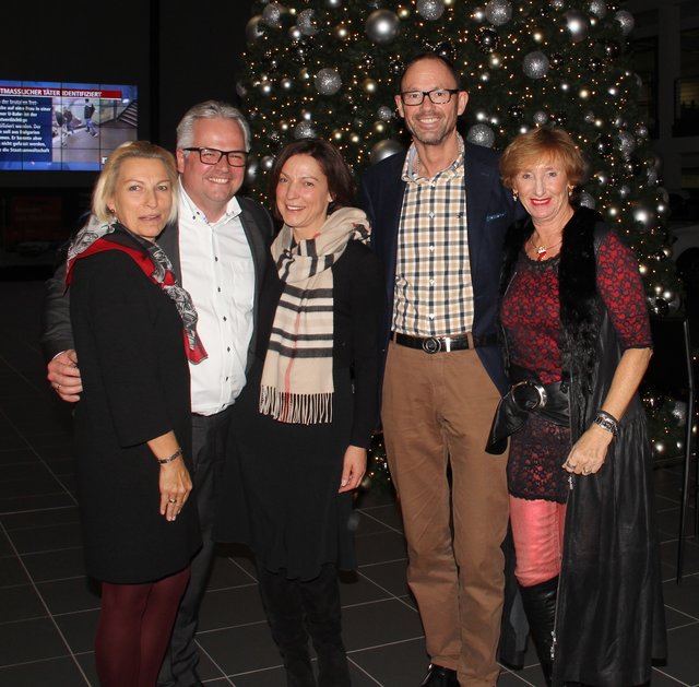 Andreas Rabitz (2.v.l.) und Ehefrau Sylvia (3.v.l.), Regina Knocke (l.) sowie Prof. Dr. Klaus Wübbenhorst und Ehefrau Brigitte. | Foto: © John R. Braun