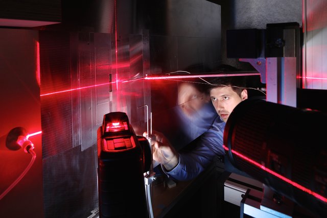 Im Akustiklabor des Lehrstuhls für Sensorik (LSE). Foto: FAU / Kurt Fuchs