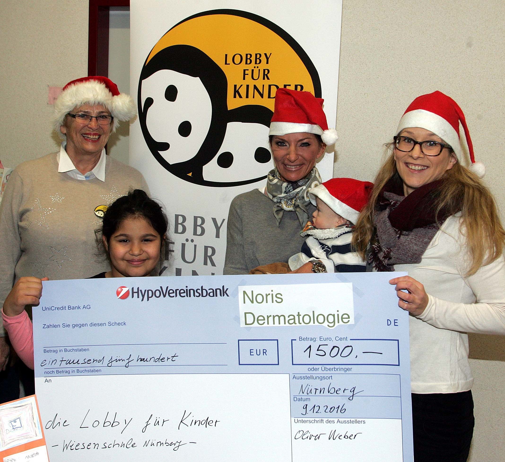 Dr. Christa Räppe, stellv. Vorsitzende „Lobby für Kinder, Sponsorin Carmen Gilles, Gilmed, und Verena Weber (v.l.).