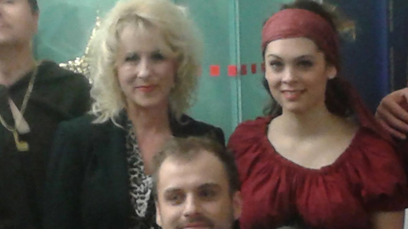 lt. Andrea Lipka, re. Marina Pechmann als "Gauklerin"