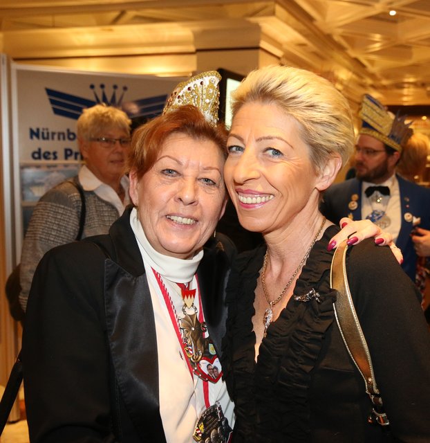 FAN-Vorsitzende Angelika Wimmer (l.) mit Karin Rösch, Autolackiererei Rösch. | Foto: © John R. Braun