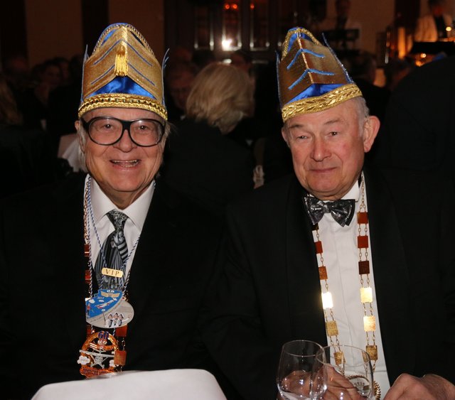 Ministerpräsident a. D. Dr. Günther Beckstein (r.) mit Erdinger-Chef Werner Brombach. | Foto: © John R. Braun